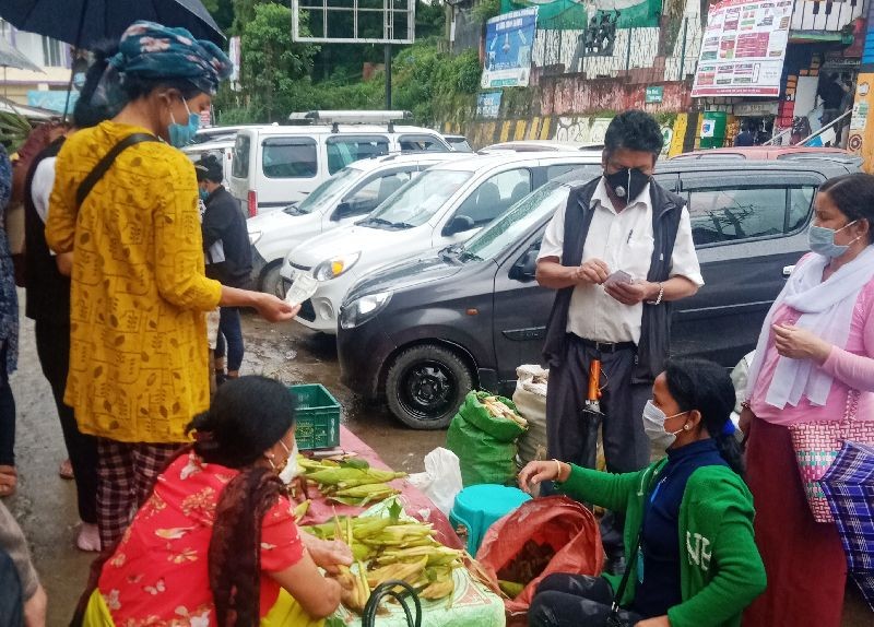 People do shopping ahead of total lockdown on July 24 in Kohima. A total lockdown will be enforced within Kohima municipal area from July 25 to 31. Kohima DC on Thursday informed that the decision for total lockdown was taken during the emergency meeting of the District Task Force (DTF) Kohima on July 23. The lockdown has been enforced in order to enhance active surveillance by the CMO in coordination with Team Kohima and to ensure more comprehensive contact tracing, early detection of suspected cases and isolation measures so as to slow down the chain of transmission. (Morung Photo)